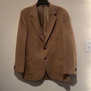 100% Vintage Bill Blass Camel Hair Men’s Tan Sports Coat with 6 Pockets